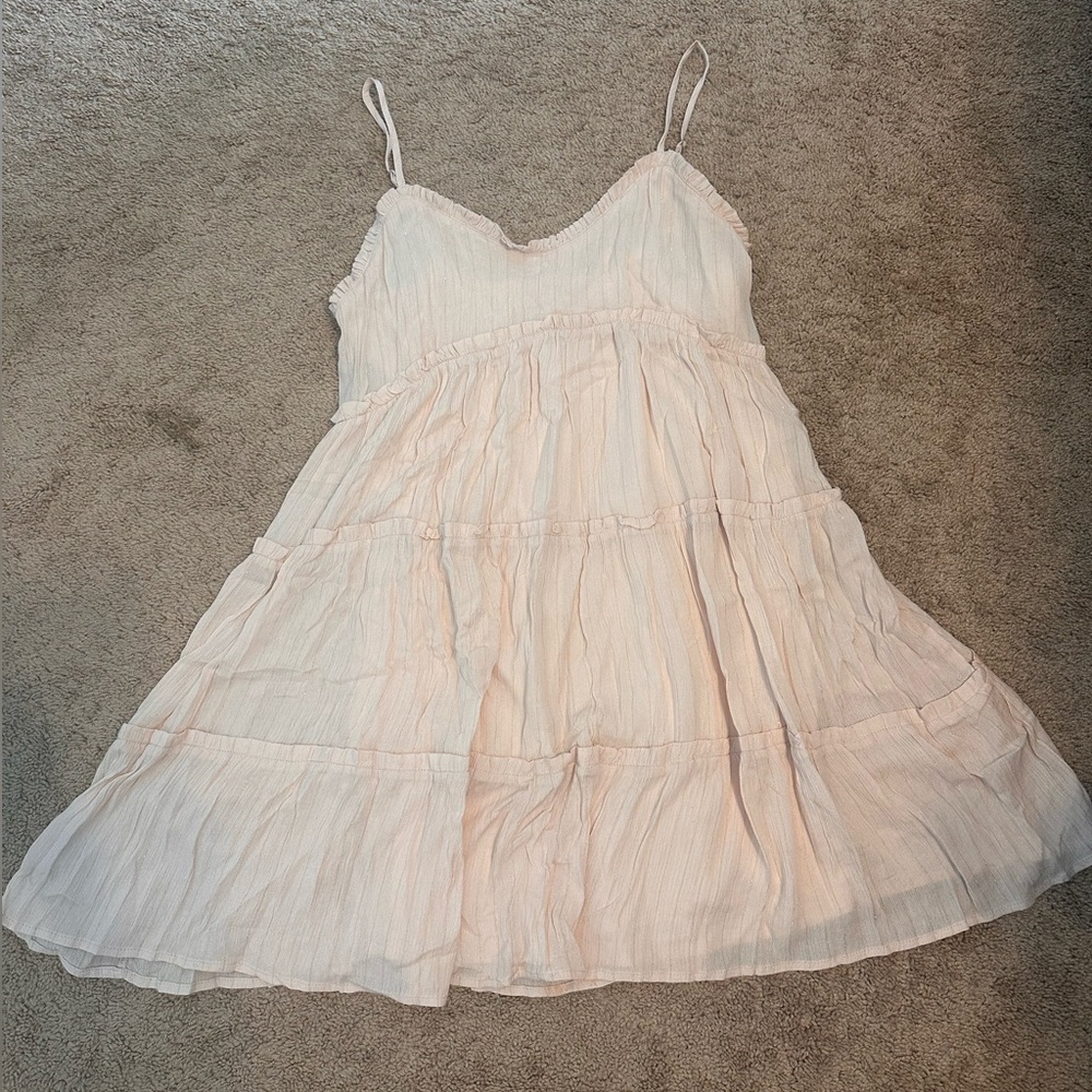 NWOT Limelush Champagne Metallic
Threaded Tiered Mini Dress Size L